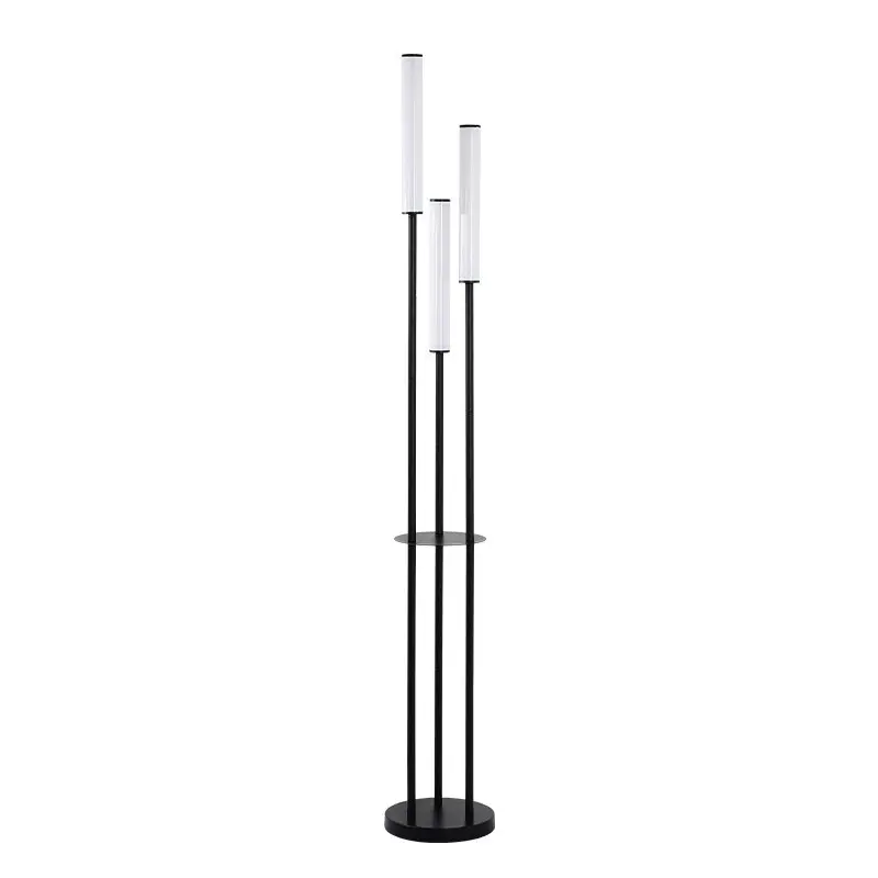 Stehlampe mit kabelloser Ladefunktion