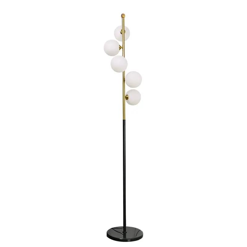 Kreative nordische Stehlampe