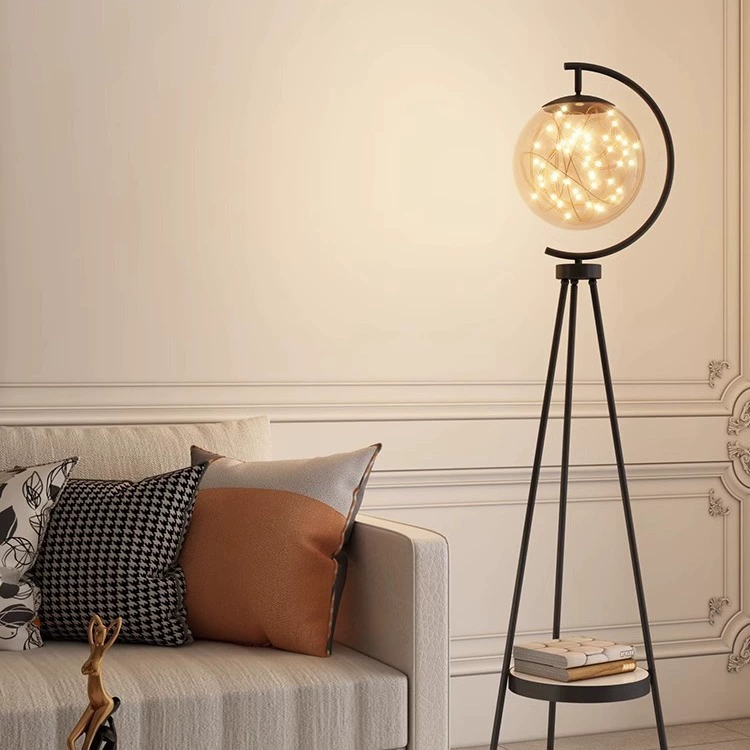 Japanische Stehlampe mit Plisseeschirm