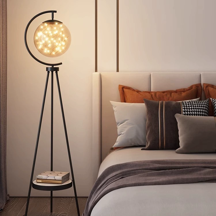 Japanische Stehlampe mit Plisseeschirm