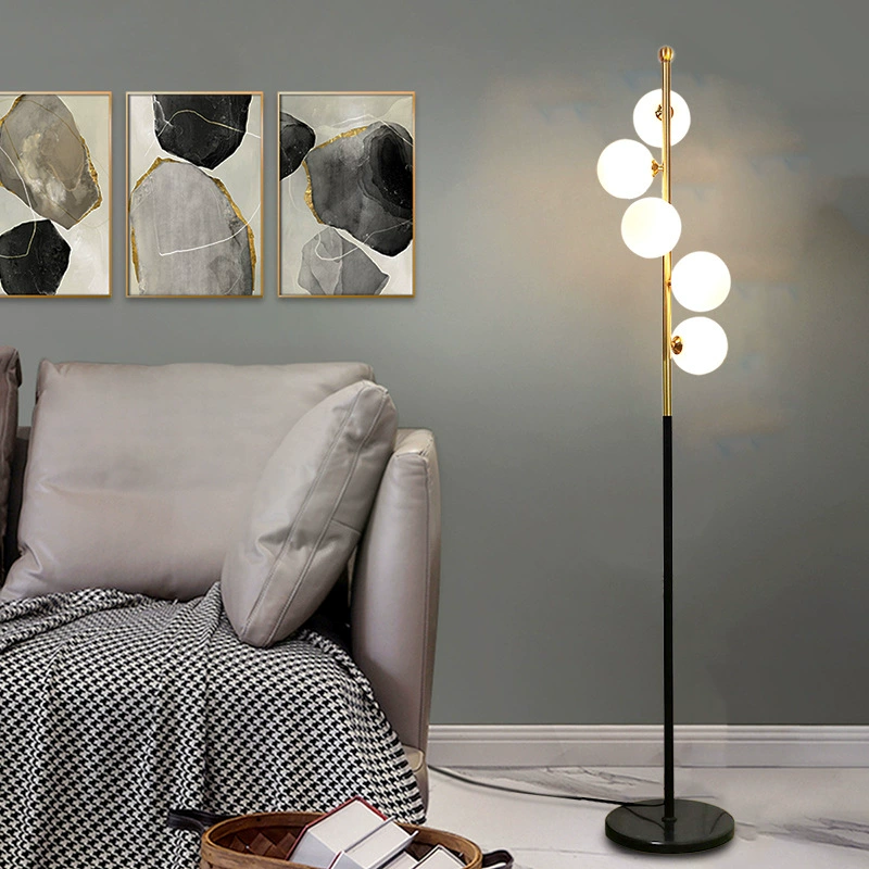 Kreative nordische Stehlampe