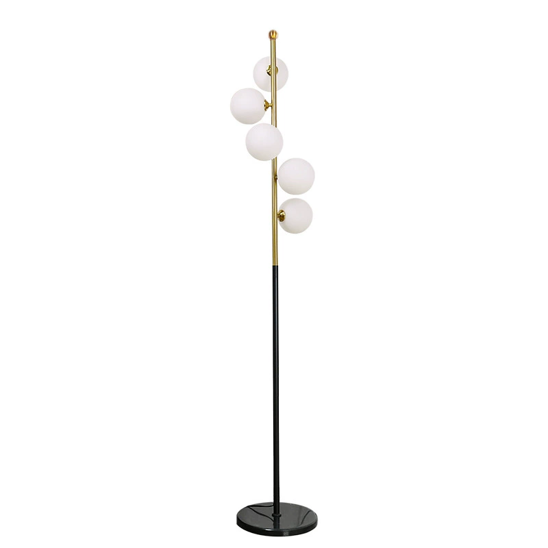 Kreative nordische Stehlampe