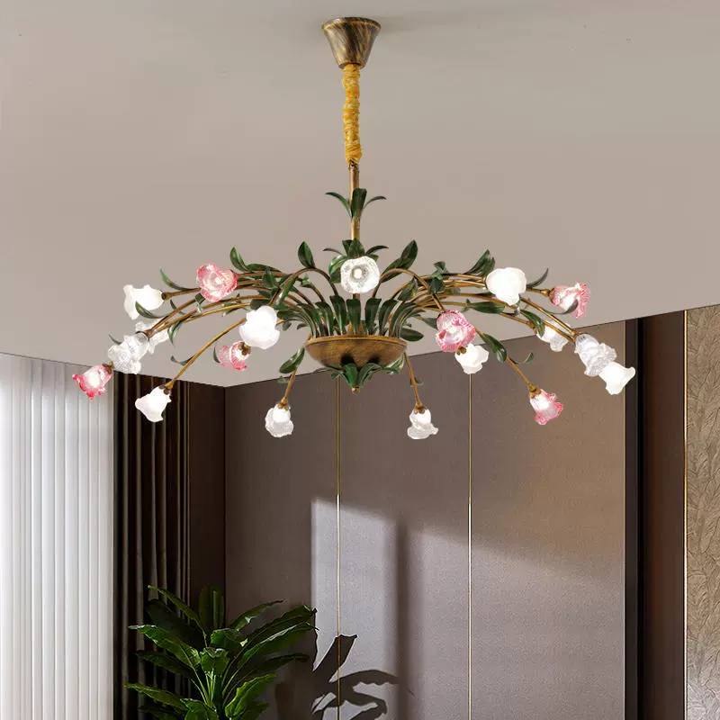 Französische Pendelleuchte im Landhausstil